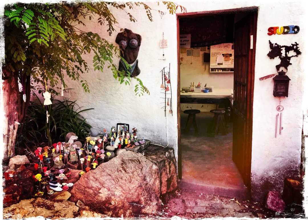 Exterior view of the homely Clay Magic studio, showcasing its welcoming atmosphere.